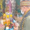 Pantau Kebutuhan Pokok, Gubernur Viktor Laiskodat Beli Minyak Kelapa di Pasar Inpres Ruteng