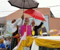 Meski Hujan, Penyambutan Uskup Sipri di Ruteng Berlangsung Meriah