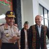 Gubernur Viktor Laiskodat Janji Perbaiki Jalan Ruteng-Iteng